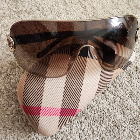 Burberry sunglasses - Picture 2 of 3